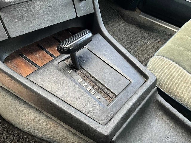 Bmw - 732i - personenauto - afbeelding 9 van  24