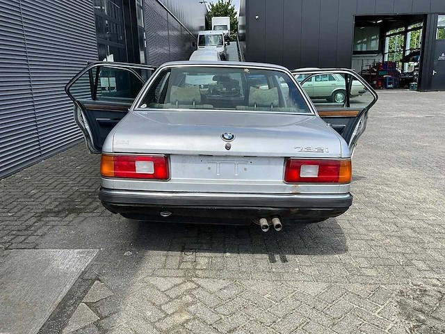 Bmw - 732i - personenauto - afbeelding 15 van  24
