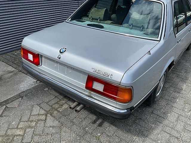 Bmw - 732i - personenauto - afbeelding 19 van  24
