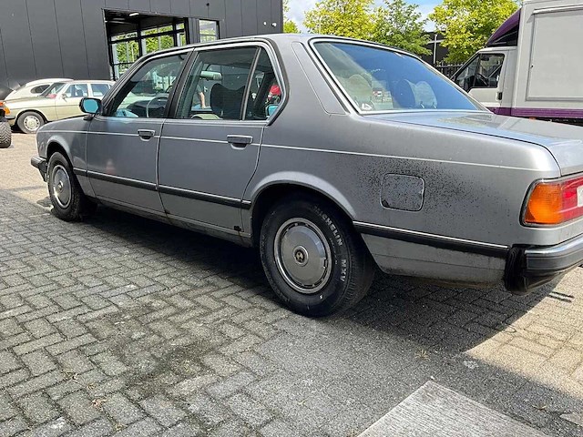 Bmw - 732i - personenauto - afbeelding 21 van  24