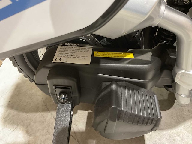 Bmw - f850 gs-p - politie - elektrische kindermotor - afbeelding 24 van  51
