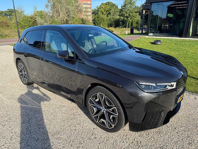 Bmw - ix - xdrive50 high ex. - p-424-jp - 2022 - afbeelding 2 van  36