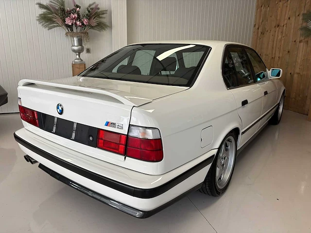 Bmw - m5 - e34 - 3.6 - 1992 - iconische auto - personenauto - afbeelding 2 van  52