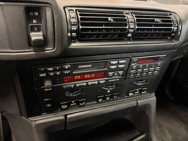 Bmw - m5 - e34 - 3.6 - 1992 - iconische auto - personenauto - afbeelding 11 van  52