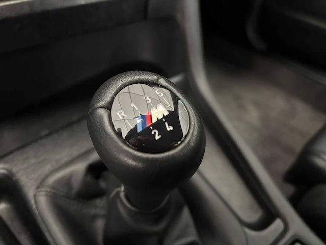 Bmw - m5 - e34 - 3.6 - 1992 - iconische auto - personenauto - afbeelding 12 van  52