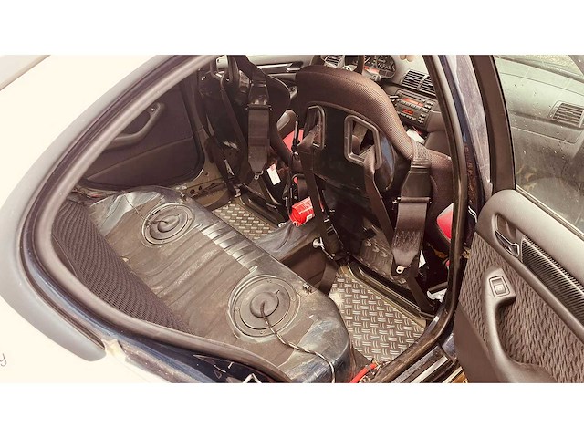 Bmw - personenauto - afbeelding 10 van  12