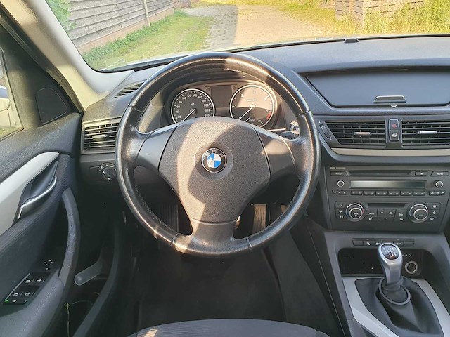 Bmw - x1 - sdrive18d executive - car - 2011 - afbeelding 7 van  9