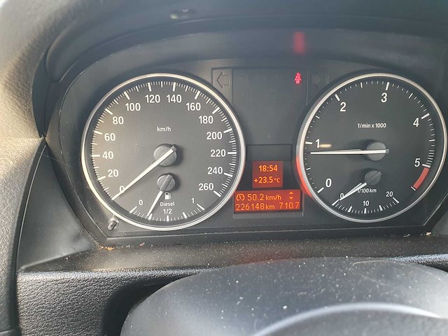 Bmw - x1 - sdrive18d executive - car - 2011 - afbeelding 8 van  9