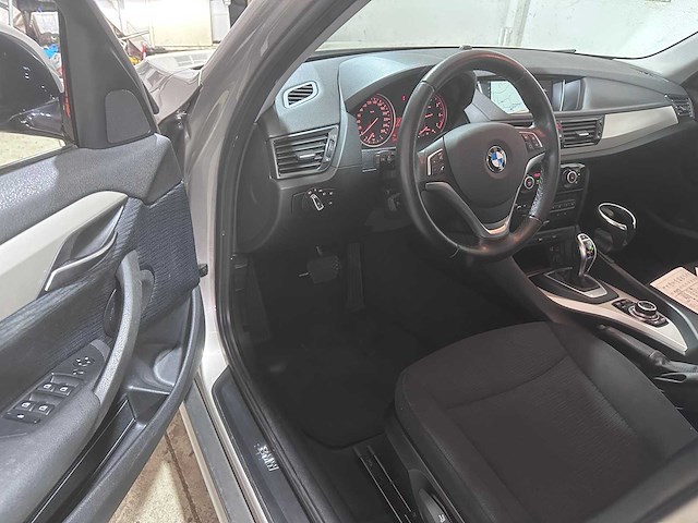 Bmw - x1 - sdrive20i executive - gl-182-s- 2015 - afbeelding 17 van  19