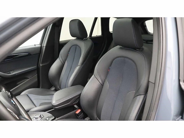 Bmw - x1 - xdrive20i - 2020 - k-856-tj - personenauto - afbeelding 12 van  15