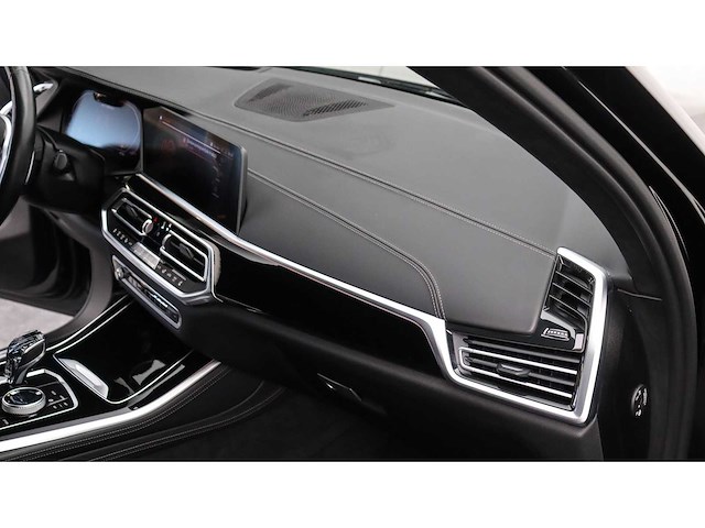 Bmw - x5 - m50i high executive - j-678-zp - 2020 - personenauto - afbeelding 11 van  40