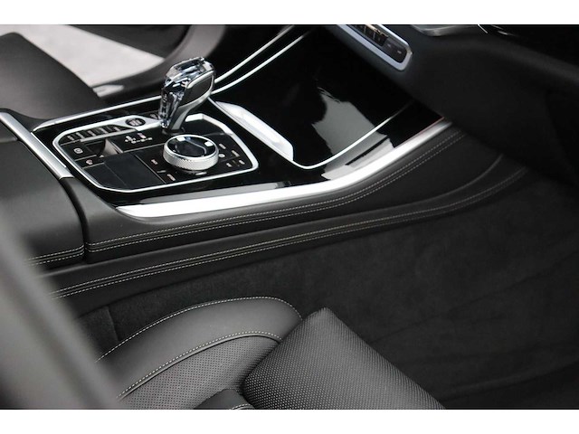 Bmw - x5 - m50i high executive - j-678-zp - 2020 - personenauto - afbeelding 13 van  40