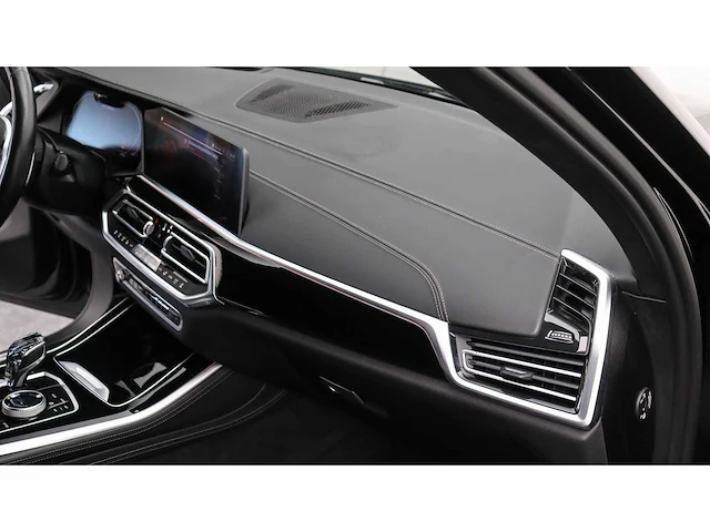 Bmw - x5 - m50i high executive - j-678-zp - 2020 - personenauto - afbeelding 11 van  40