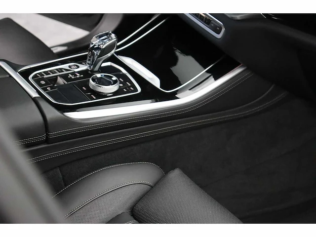Bmw - x5 - m50i high executive - j-678-zp - 2020 - personenauto - afbeelding 13 van  40