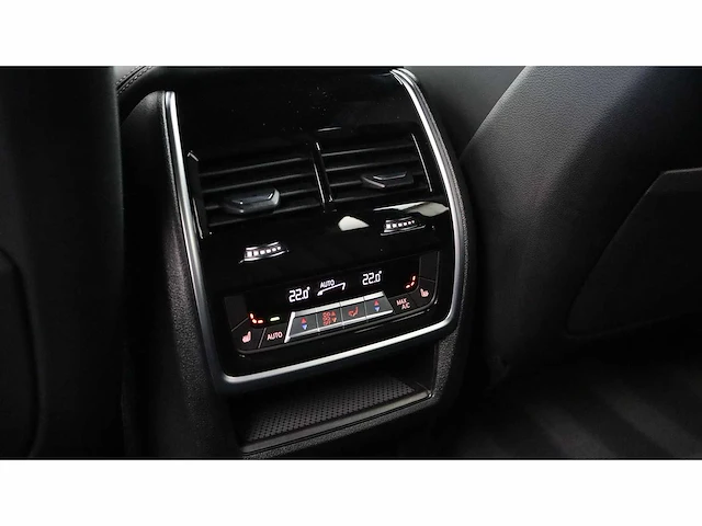 Bmw - x5 - m50i high executive - j-678-zp - 2020 - personenauto - afbeelding 17 van  40