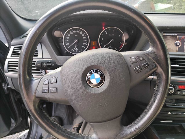 Bmw - x5 - personenauto - afbeelding 3 van  11