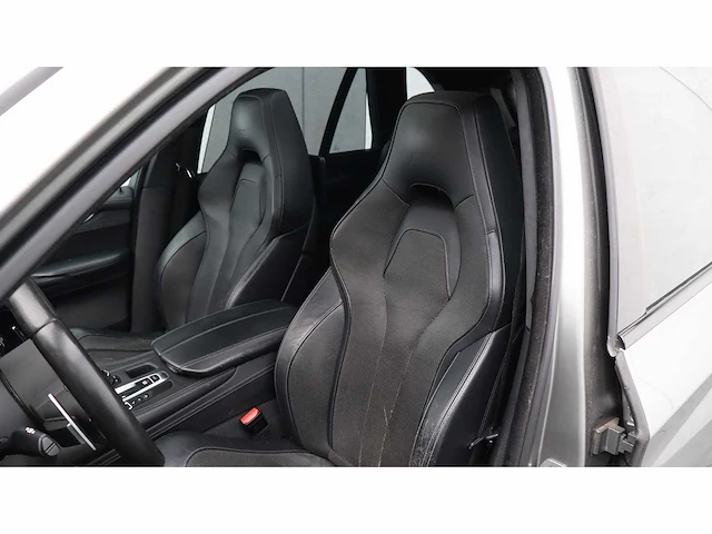 Bmw - x5 m - black fire edit. - 4.4 v8 - 2018 - s-682-hv - personenauto - afbeelding 28 van  31