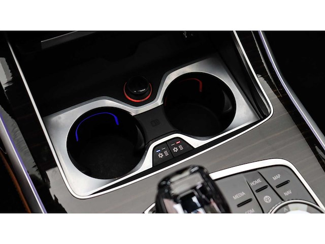 Bmw - x7 - xdrive40i - 6persoons. - 2021 - 30.000 km - afbeelding 18 van  44