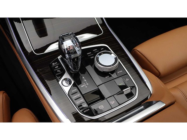 Bmw - x7 - xdrive40i - 6persoons. - 2021 - 30.000 km - afbeelding 19 van  44
