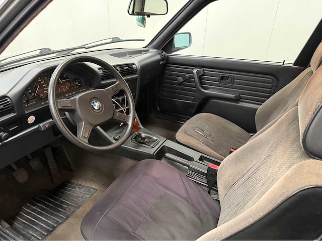Bmw- 318i - 3-serie - oldtimer - 1986 - afbeelding 4 van  16