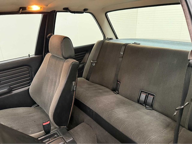 Bmw- 318i - 3-serie - oldtimer - 1986 - afbeelding 5 van  16