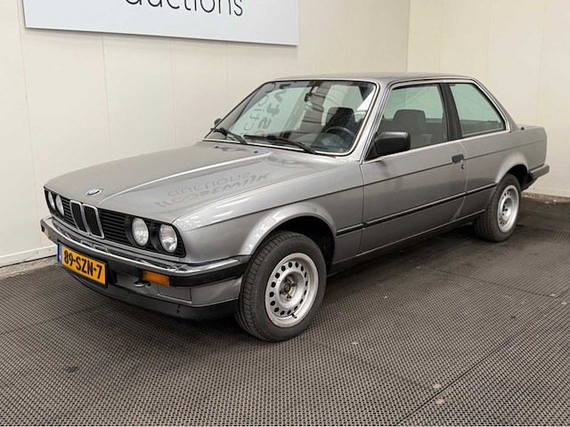 Bmw- 318i - 3-serie - oldtimer - 1986 - afbeelding 1 van  16