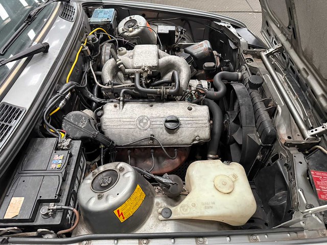 Bmw- 318i - 3-serie - oldtimer - 1986 - afbeelding 8 van  16