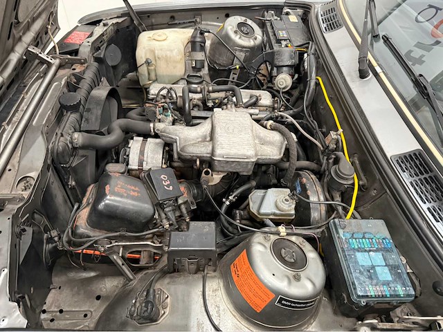 Bmw- 318i - 3-serie - oldtimer - 1986 - afbeelding 9 van  16