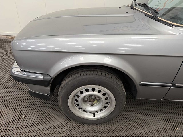 Bmw- 318i - 3-serie - oldtimer - 1986 - afbeelding 12 van  16