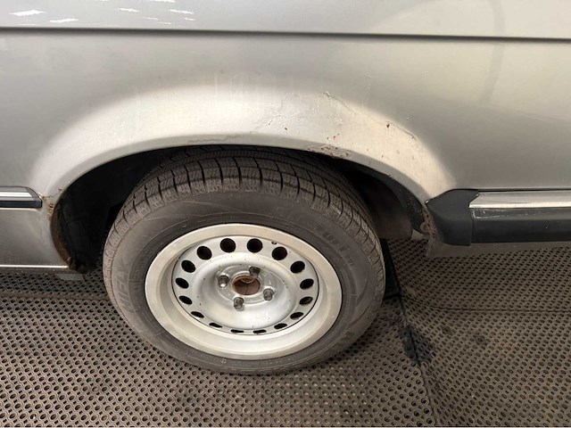 Bmw- 318i - 3-serie - oldtimer - 1986 - afbeelding 13 van  16