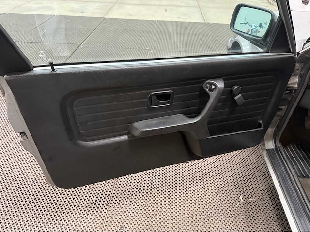 Bmw- 318i - 3-serie - oldtimer - 1986 - afbeelding 14 van  16