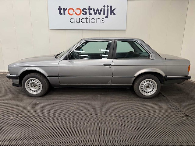 Bmw- 318i - 3-serie - oldtimer - 1986 - afbeelding 15 van  16