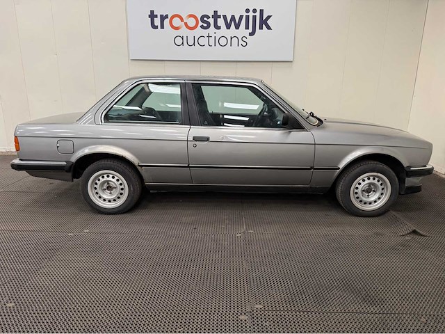 Bmw- 318i - 3-serie - oldtimer - 1986 - afbeelding 16 van  16