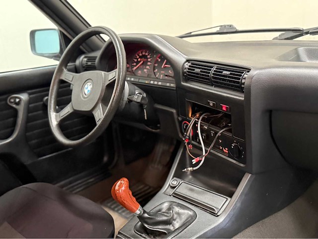 Bmw- 318i - 3-serie - oldtimer - 1986 - afbeelding 3 van  29