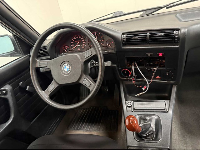 Bmw- 318i - 3-serie - oldtimer - 1986 - afbeelding 4 van  29