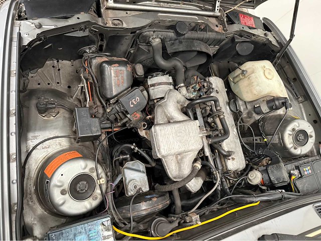 Bmw- 318i - 3-serie - oldtimer - 1986 - afbeelding 14 van  29