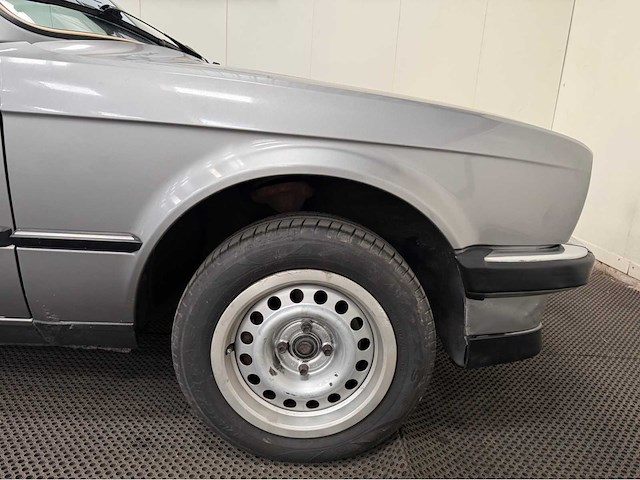 Bmw- 318i - 3-serie - oldtimer - 1986 - afbeelding 18 van  29