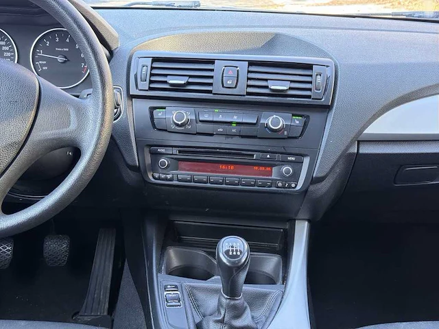 Bmw 1 serie 114i business | tj-404-x - afbeelding 18 van  30