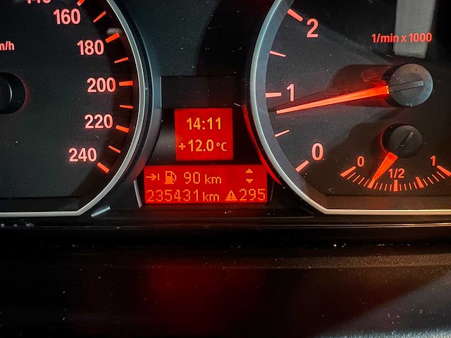 Bmw 1-serie 116i , 32-lfs-1 - afbeelding 16 van  17
