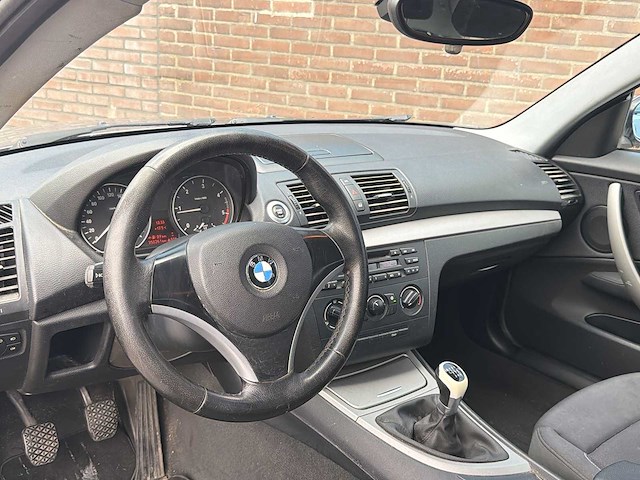 Bmw 1-serie 118d business line | 16-kpp-6 i - afbeelding 18 van  24
