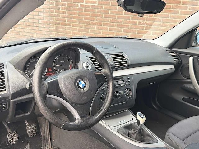 Bmw 1-serie 118d business line | 16-kpp-6 i - afbeelding 18 van  24