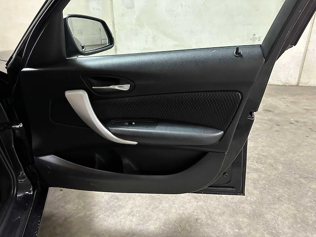 Bmw 116i business+ 136pk 2012 1-serie (origineel-nl) automaat, 33-xht-3 - afbeelding 31 van  63