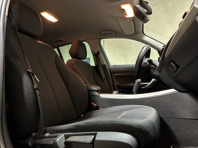 Bmw 116i business+ 136pk 2012 1-serie (origineel-nl) automaat, 33-xht-3 - afbeelding 32 van  63
