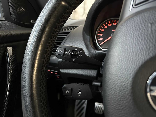 Bmw 118i 1-serie 143pk 2008, l-668-xd - afbeelding 16 van  38