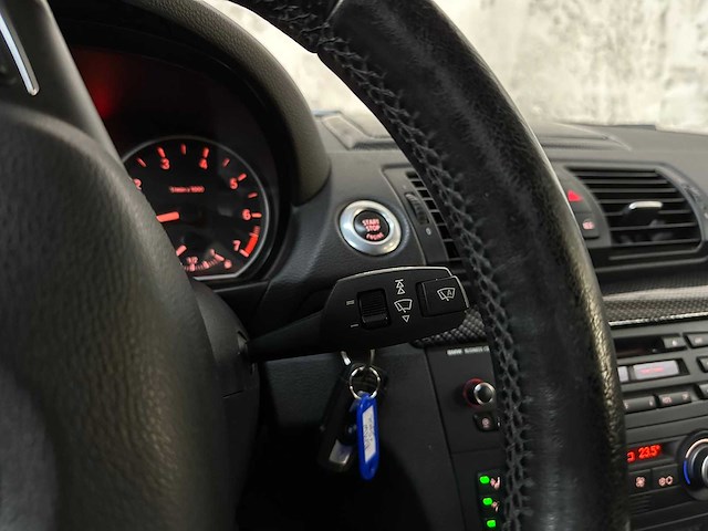 Bmw 118i 1-serie 143pk 2008, l-668-xd - afbeelding 17 van  38