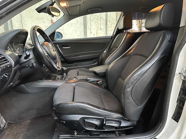 Bmw 118i 1-serie 143pk 2008, l-668-xd - afbeelding 24 van  38