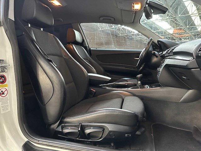 Bmw 118i 1-serie 143pk 2008, l-668-xd - afbeelding 28 van  38