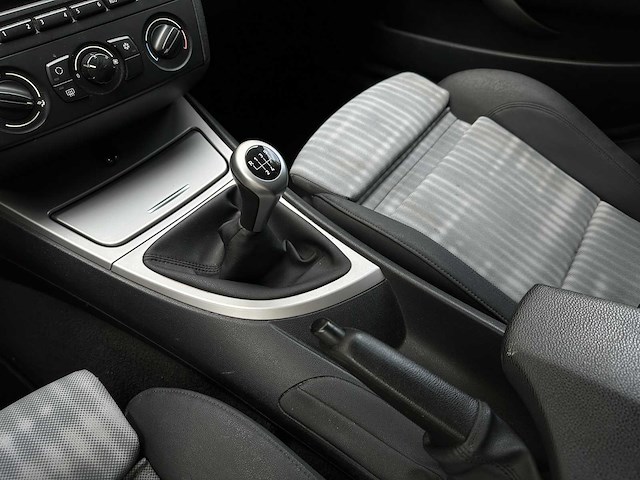 Bmw 118i 129pk 2006 1-serie (origineel-nl), 56-sk-gg - afbeelding 33 van  65