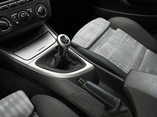 Bmw 118i 129pk 2006 1-serie (origineel-nl), 56-sk-gg - afbeelding 18 van  65