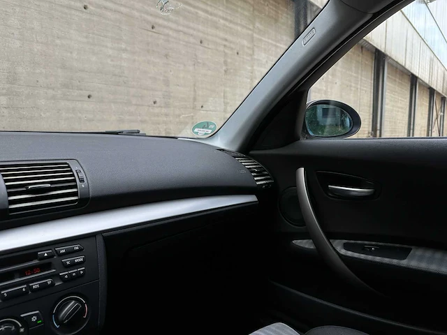 Bmw 118i 129pk 2006 1-serie (origineel-nl), 56-sk-gg - afbeelding 27 van  28